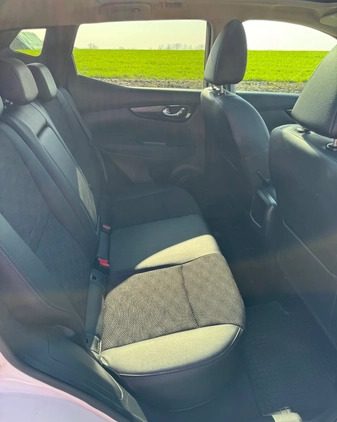 Nissan Qashqai cena 69900 przebieg: 104035, rok produkcji 2017 z Gniezno małe 254